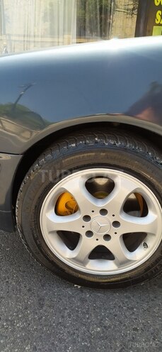 Mercedes E 280 1999, 300,000 km - 2.8 l - Qobustan