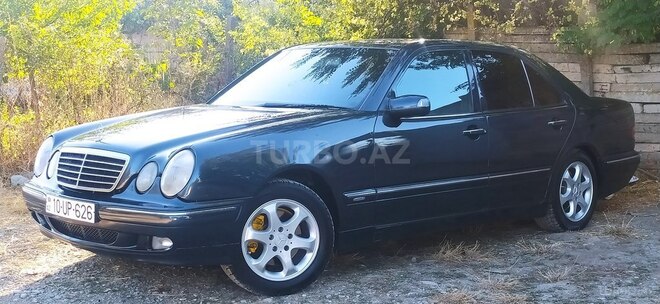 Mercedes E 280 1999, 300,000 km - 2.8 l - Qobustan