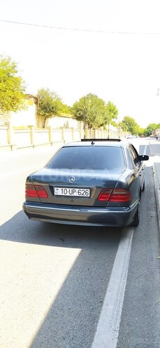 Mercedes E 280 1999, 300,000 km - 2.8 l - Qobustan