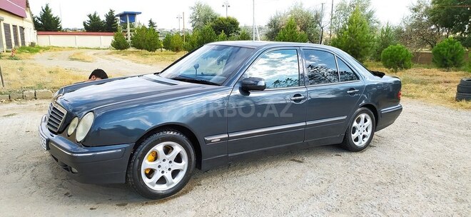 Mercedes E 280 1999, 300,000 km - 2.8 l - Qobustan