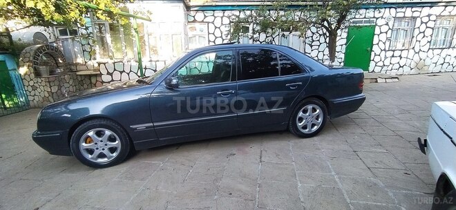 Mercedes E 280 1999, 300,000 km - 2.8 l - Qobustan
