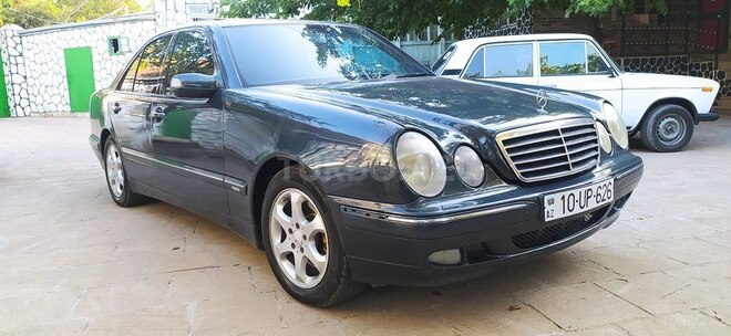 Mercedes E 280 1999, 300,000 km - 2.8 l - Qobustan