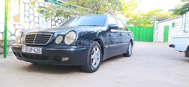 Mercedes E 280 1999, 300,000 km - 2.8 l - Qobustan