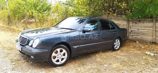 Mercedes E 280 1999, 300,000 km - 2.8 l - Qobustan