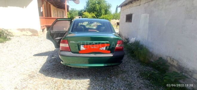 Opel Vectra 1996, 295,000 km - 1.6 l - Kürdəmir
