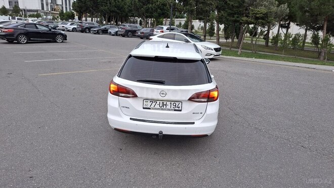 Opel Astra 2016, 240,000 km - 1.6 l - Bakı