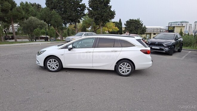 Opel Astra 2016, 240,000 km - 1.6 l - Bakı