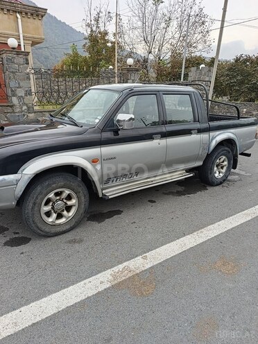 Mitsubishi L200 2004, 408,000 km - 2.5 l - Qax
