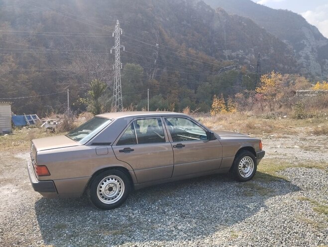 Mercedes 190 1990, 300,000 km - 2.0 l - Goranboy