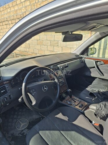 Mercedes E 220 2001, 367,000 km - 2.2 l - Gəncə