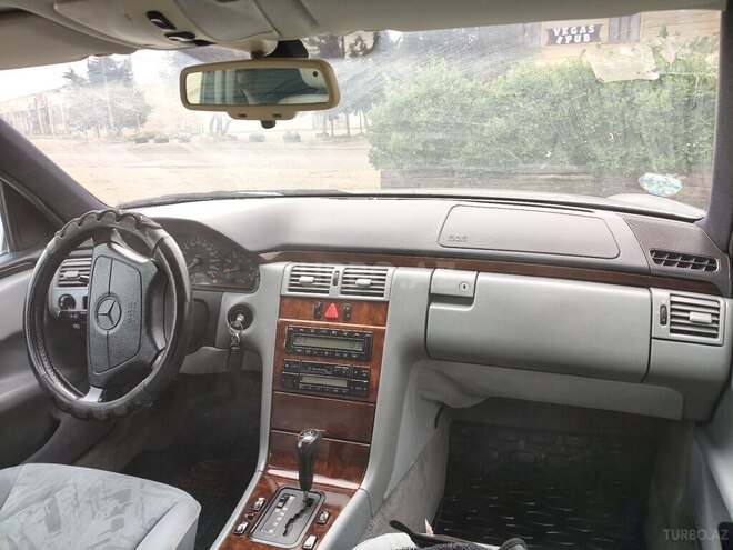 Mercedes E 230 1996, 280,000 km - 2.3 l - Bakı