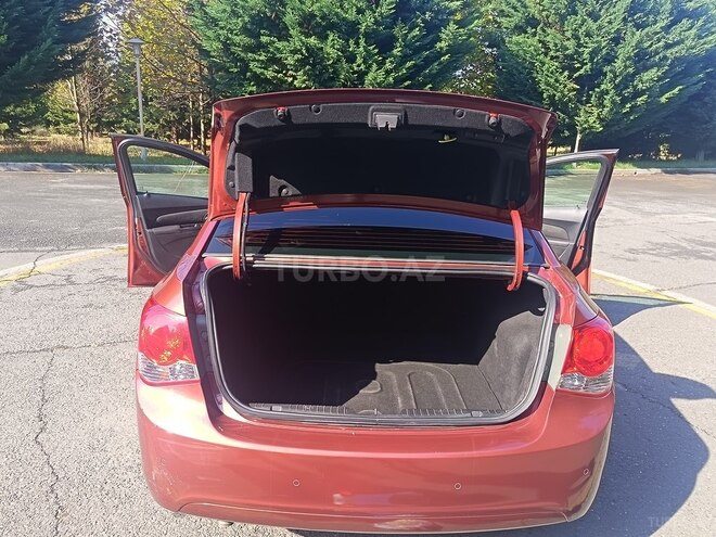 Chevrolet Cruze 2011, 197,131 km - 1.4 л - Qax