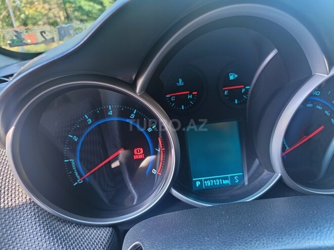 Chevrolet Cruze 2011, 197,131 km - 1.4 л - Qax