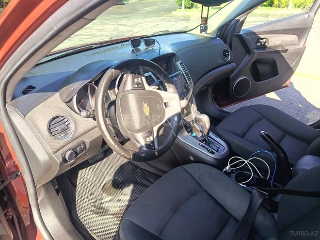 Chevrolet Cruze 2011, 197,131 km - 1.4 л - Qax