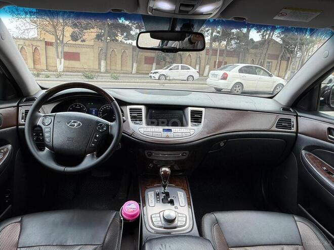 Hyundai Genesis 2011, 256,000 km - 3.8 л - Qax
