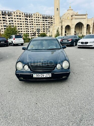 Mercedes E 220 2000, 326,500 km - 2.2 l - Bakı