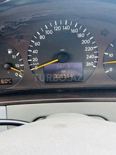Mercedes E 220 2000, 326,500 km - 2.2 l - Bakı