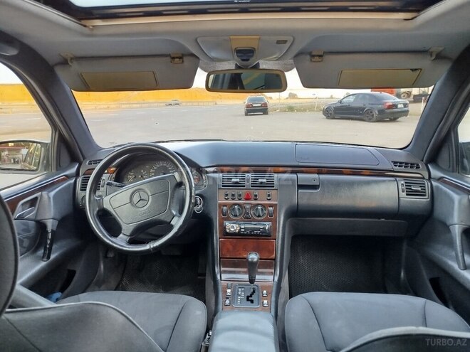 Mercedes E 240 1997, 468,285 km - 2.4 l - Bakı