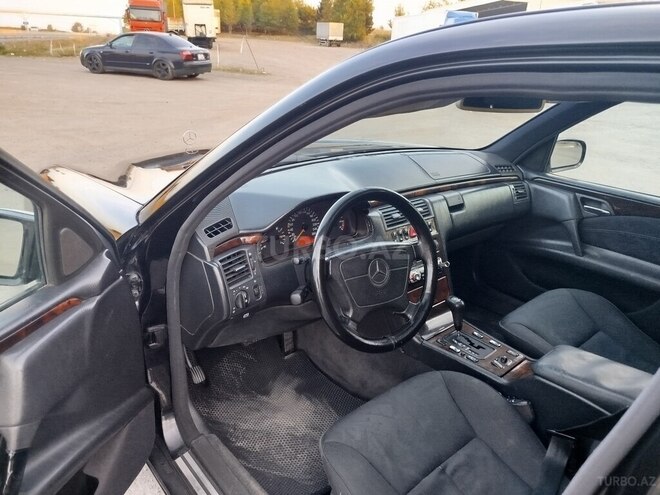Mercedes E 240 1997, 468,285 km - 2.4 l - Bakı