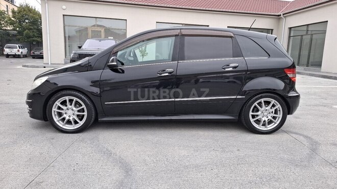Mercedes B 180 2010, 212,000 km - 1.7 l - Zaqatala