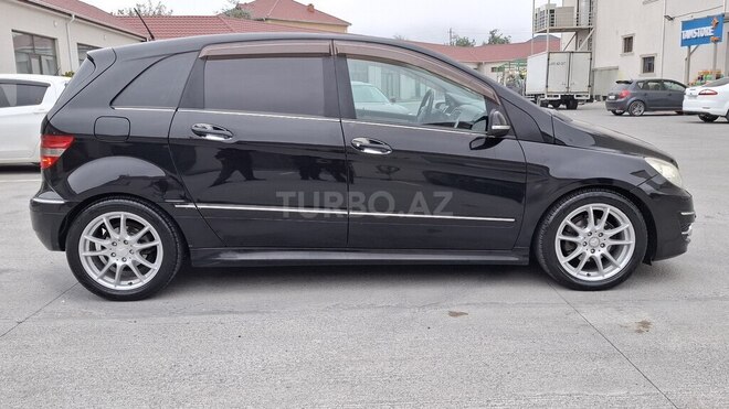 Mercedes B 180 2010, 212,000 km - 1.7 l - Zaqatala