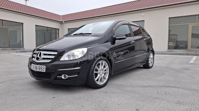 Mercedes B 180 2010, 212,000 km - 1.7 l - Zaqatala