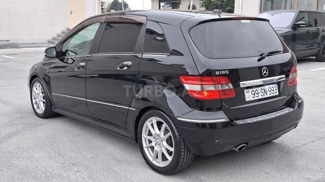 Mercedes B 180 2010, 212,000 km - 1.7 l - Zaqatala