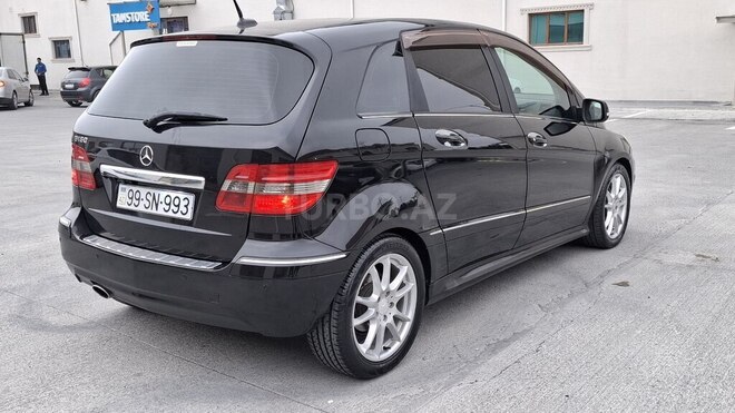 Mercedes B 180 2010, 212,000 km - 1.7 l - Zaqatala