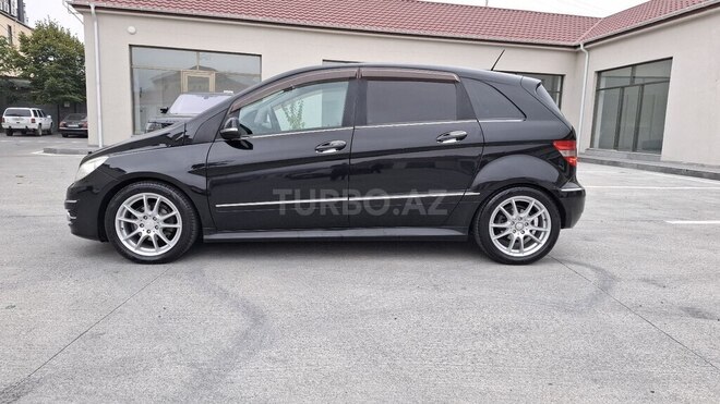 Mercedes B 180 2010, 212,000 km - 1.7 l - Zaqatala