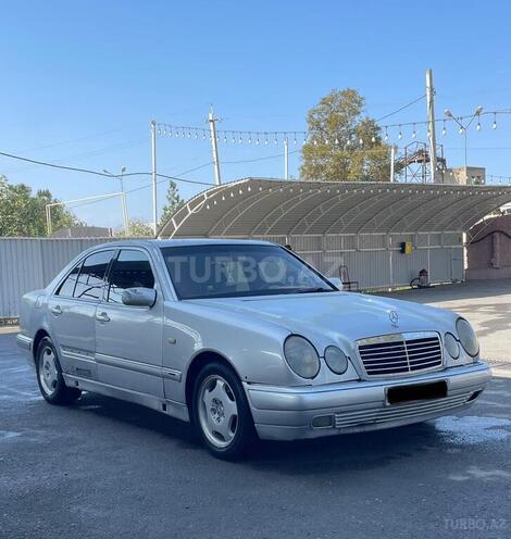 Mercedes E 220 1998, 201,245 km - 2.2 l - Bərdə