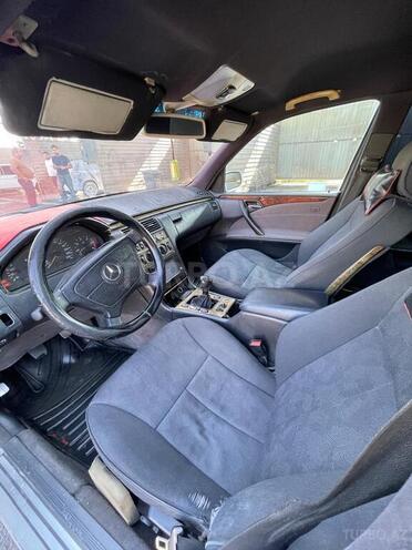 Mercedes E 220 1998, 201,245 km - 2.2 l - Bərdə