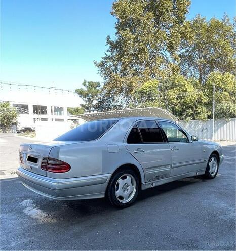 Mercedes E 220 1998, 201,245 km - 2.2 l - Bərdə