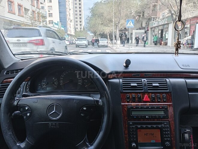 Mercedes E 220 2001, 250,000 km - 2.2 l - Xaçmaz