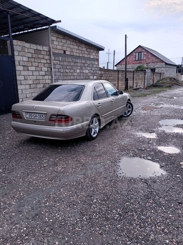 Mercedes E 220 2001, 250,000 km - 2.2 l - Xaçmaz