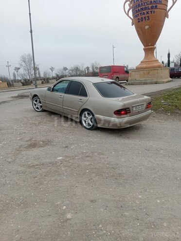 Mercedes E 220 2001, 250,000 km - 2.2 l - Xaçmaz