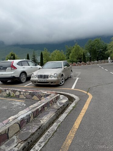 Mercedes E 220 2001, 250,000 km - 2.2 l - Xaçmaz