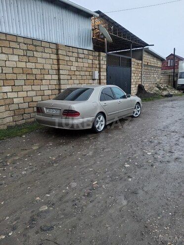 Mercedes E 220 2001, 250,000 km - 2.2 l - Xaçmaz