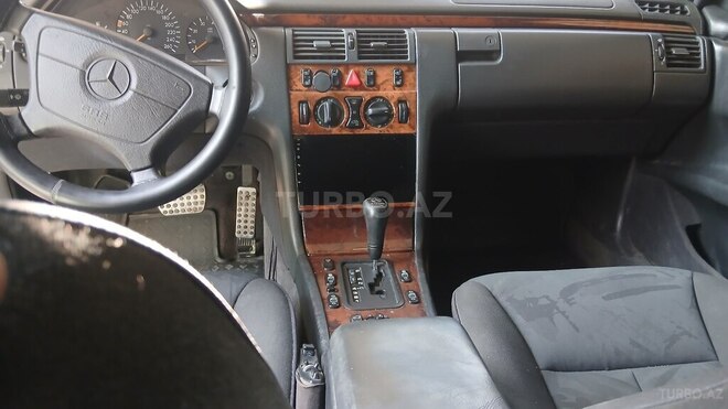 Mercedes E 240 1997, 320,000 km - 2.4 l - Mingəçevir