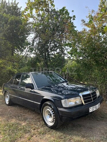 Mercedes 190 1992, 801,400 km - 2.5 l - Astara