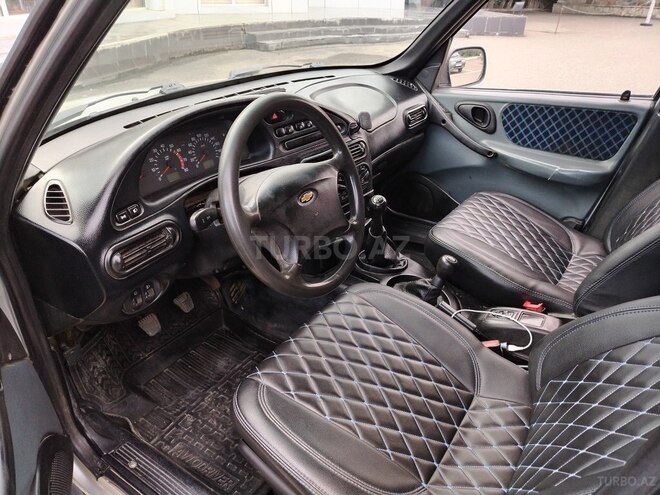 Chevrolet Niva 2004, 338,756 km - 1.7 l - Qazax