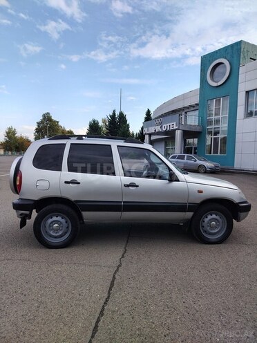 Chevrolet Niva 2004, 338,756 km - 1.7 l - Qazax