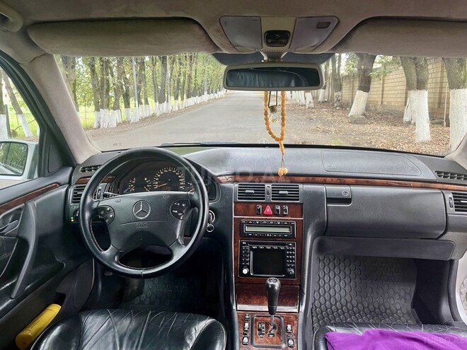 Mercedes E 220 1999, 246,213 km - 2.2 л - Bakı