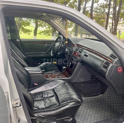 Mercedes E 220 1999, 246,213 km - 2.2 л - Bakı