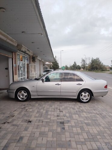 Mercedes E 240 1997, 360,000 km - 2.4 l - Saatlı