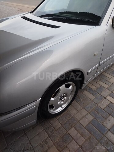 Mercedes E 240 1997, 360,000 km - 2.4 l - Saatlı