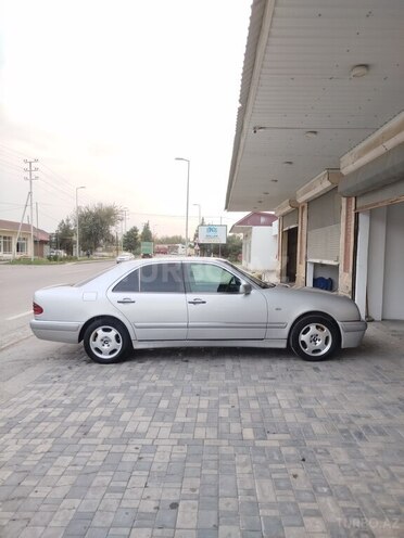 Mercedes E 240 1997, 360,000 km - 2.4 l - Saatlı