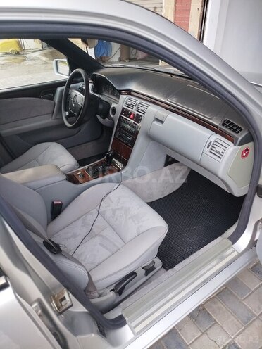 Mercedes E 240 1997, 360,000 km - 2.4 l - Saatlı