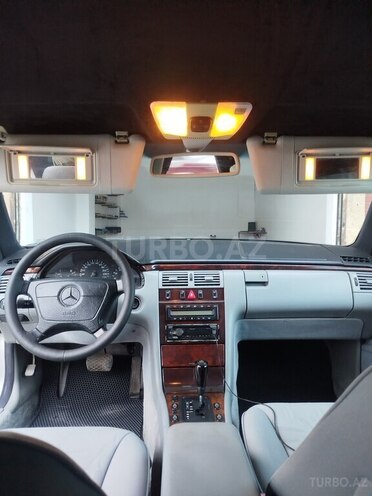 Mercedes E 240 1997, 360,000 km - 2.4 l - Saatlı