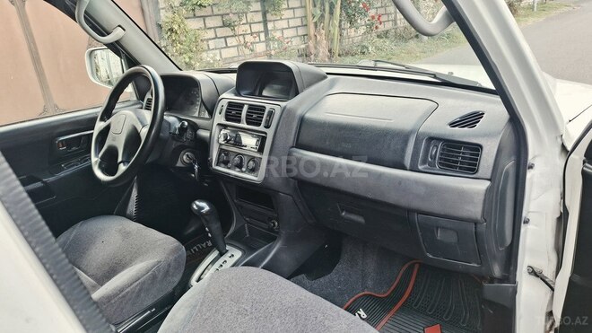 Mitsubishi Pajero io 2000, 278,000 km - 2.0 l - Qəbələ