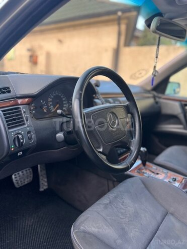Mercedes E 240 1999, 380,000 km - 2.4 l - Bakı
